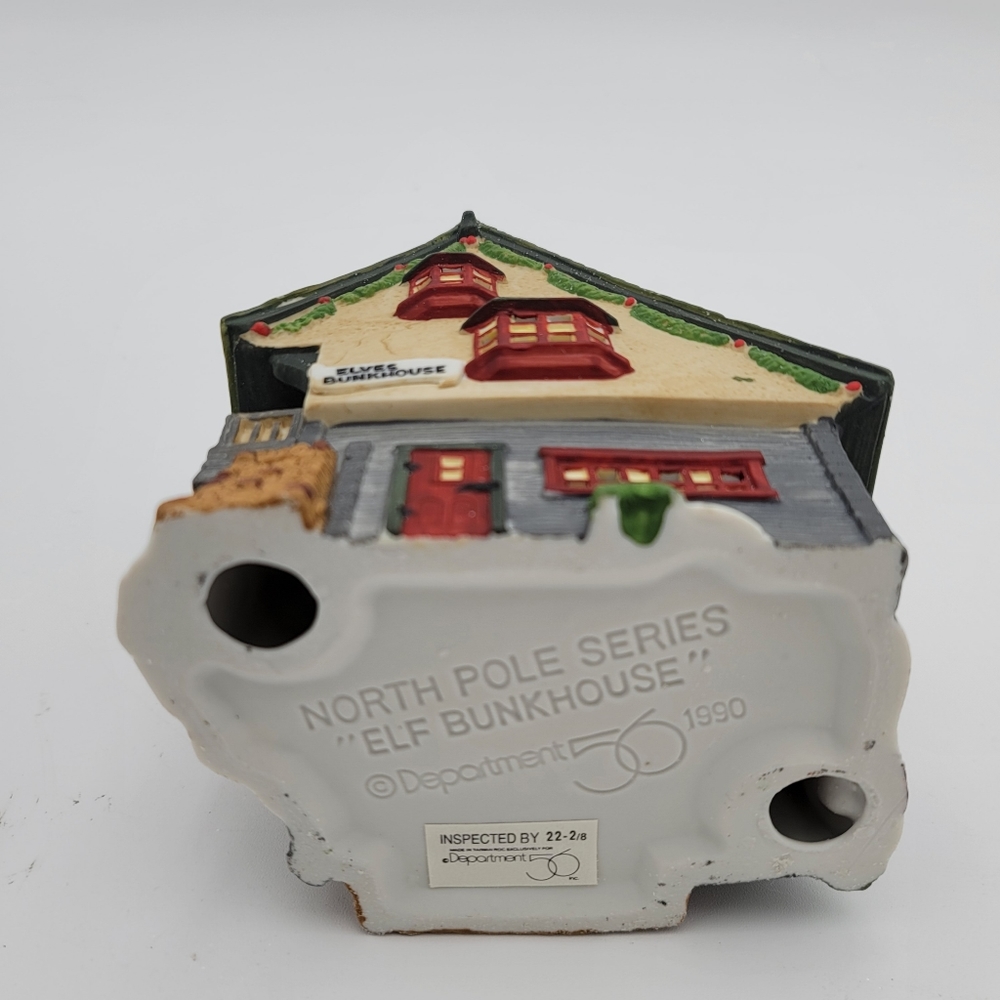 Department 56 - North Pole Series - “Elf bunkhouse”. - Picture 6 of 8